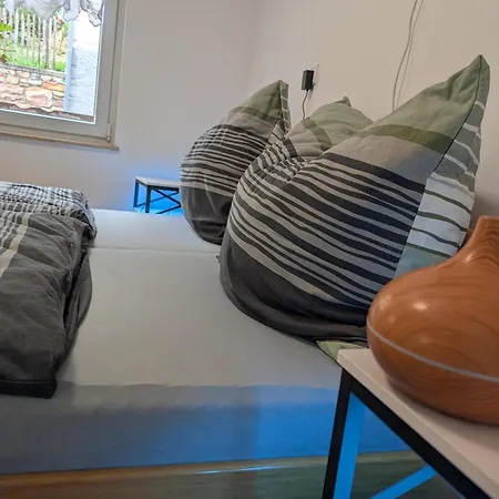 Pension-Einfach Uebernacht In Ruedesheim Am Rhein Homestay Ruedesheim am Rhein