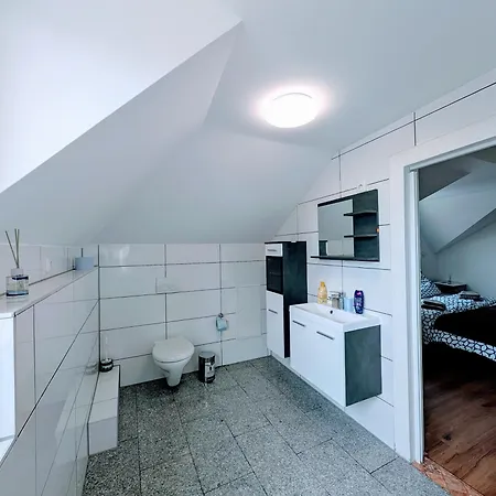 Pension-Einfach Uebernacht In Ruedesheim Am Rhein Homestay Ruedesheim am Rhein